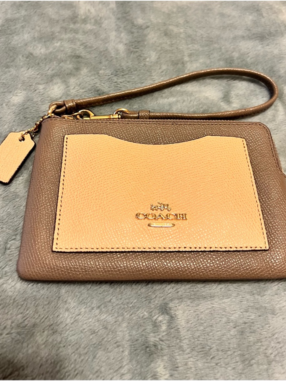 Coach Cream & Beige Card Pocket Wristlet.      EUC